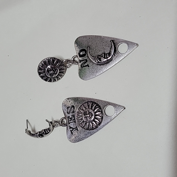 💥LAST ONE💥Large Ouija Planchette Sun & Moon Vintage Style Dangle Earrings - Picture 3 of 5